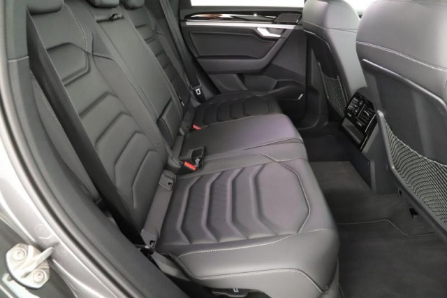 Volkswagen Touareg  3.0 TDI R-Line