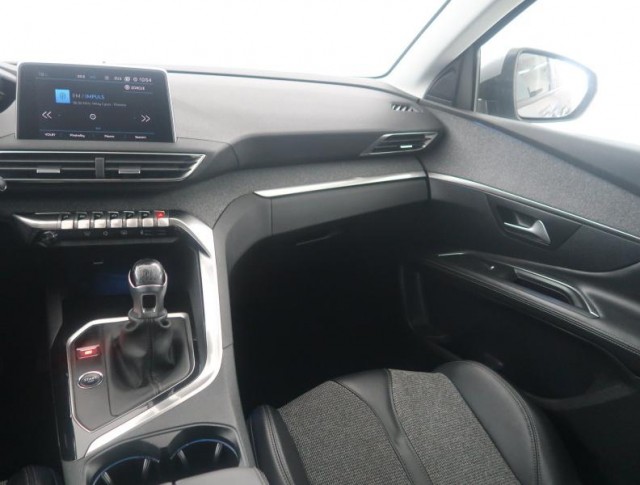 Peugeot 3008  1.5 BlueHDi 