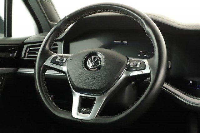 Volkswagen Touareg  3.0 TDI R-Line
