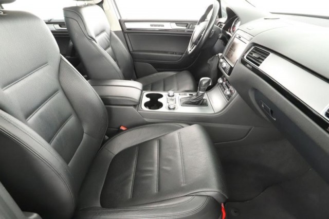 Volkswagen Touareg  3.0 TDI R-Line