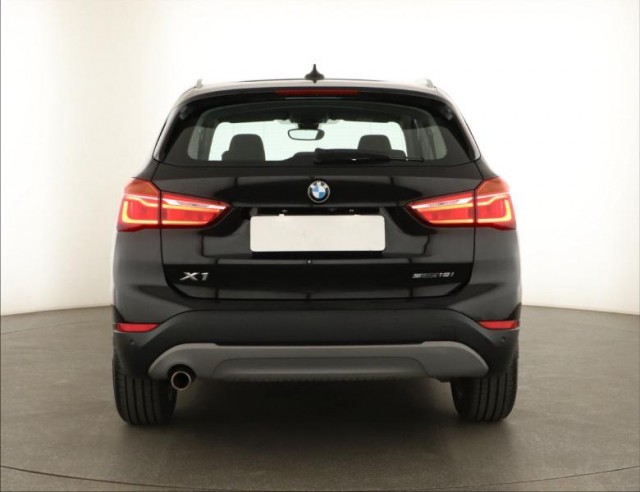 BMW X1  sDrive18i 