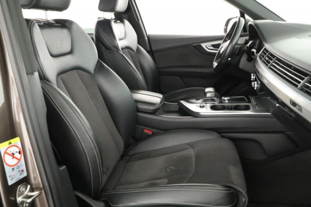 Audi Q7  3.0 TDI S-Line