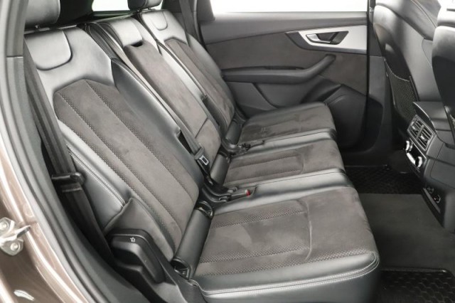 Audi Q7  3.0 TDI S-Line