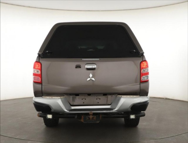 Mitsubishi L200  2.4 DI-D Intense