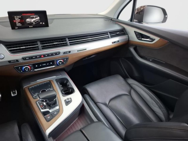 Audi Q7  3.0 TDI 