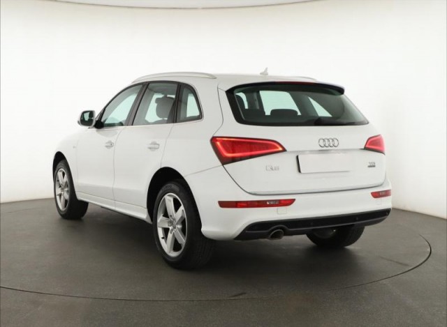 Audi Q5  2.0 TDI S line