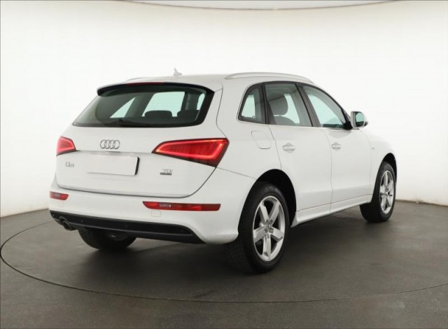 Audi Q5  2.0 TDI S line