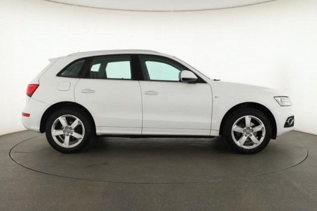 Audi Q5  2.0 TDI S line