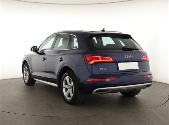 Audi Q5  2.0 TDI basis