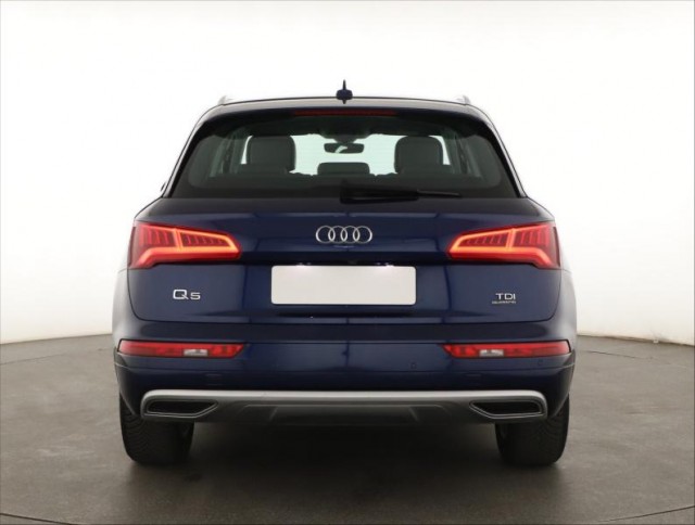 Audi Q5  2.0 TDI basis