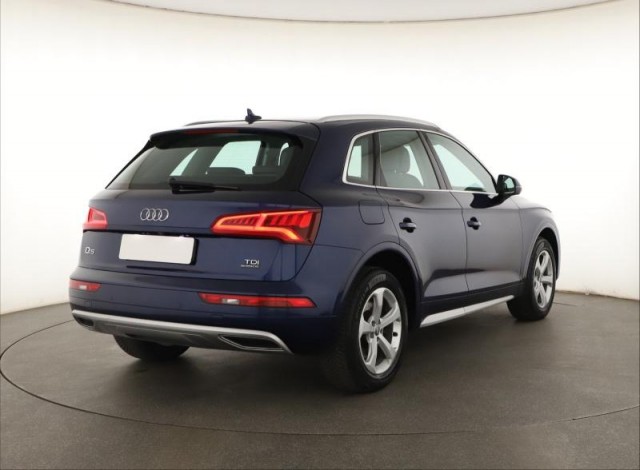 Audi Q5  2.0 TDI basis