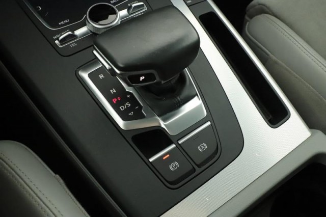 Audi Q5  2.0 TDI basis