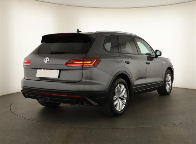 Volkswagen Touareg  3.0 TDI 