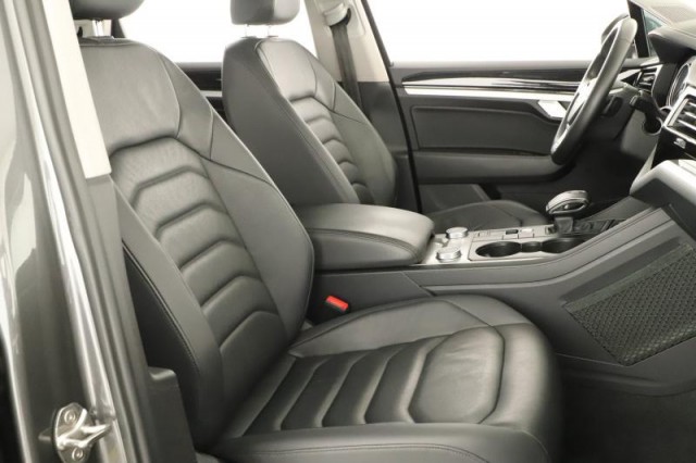 Volkswagen Touareg  3.0 TDI 