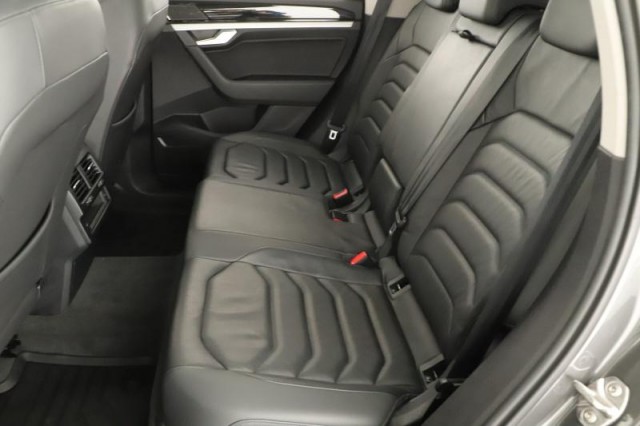 Volkswagen Touareg  3.0 TDI 