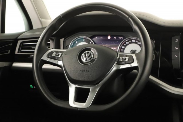 Volkswagen Touareg  3.0 TDI 