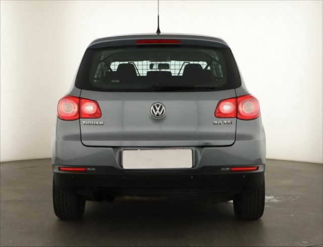 Volkswagen Tiguan  2.0 TSI 