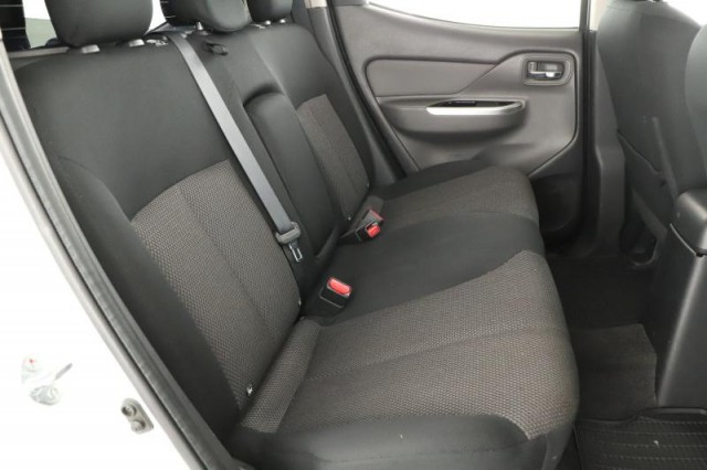 Mitsubishi L200  2.4 DI-D 