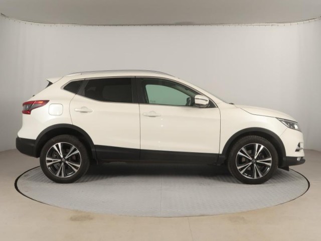 Nissan Qashqai  1.3 DIG-T N-Connecta