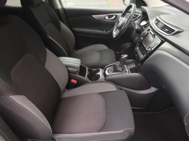 Nissan Qashqai  1.3 DIG-T N-Connecta