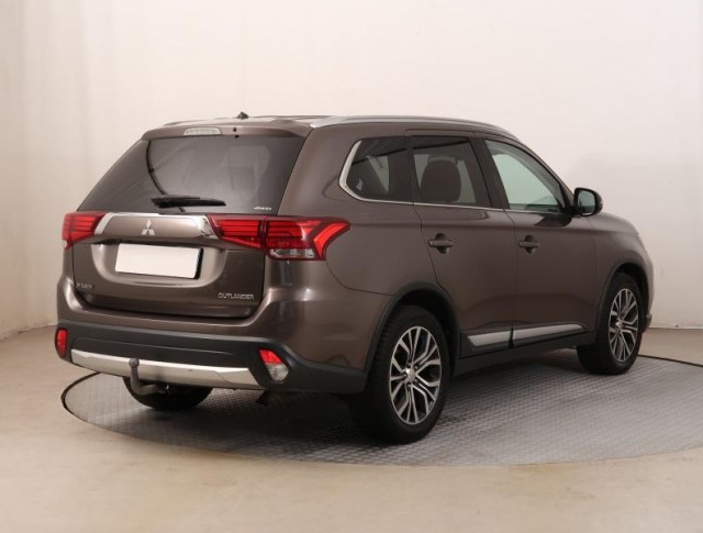 Mitsubishi Outlander  2.2 DI-D 