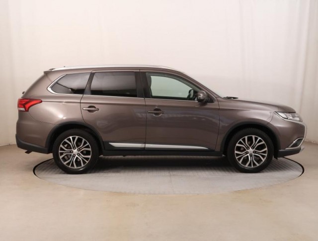 Mitsubishi Outlander  2.2 DI-D 