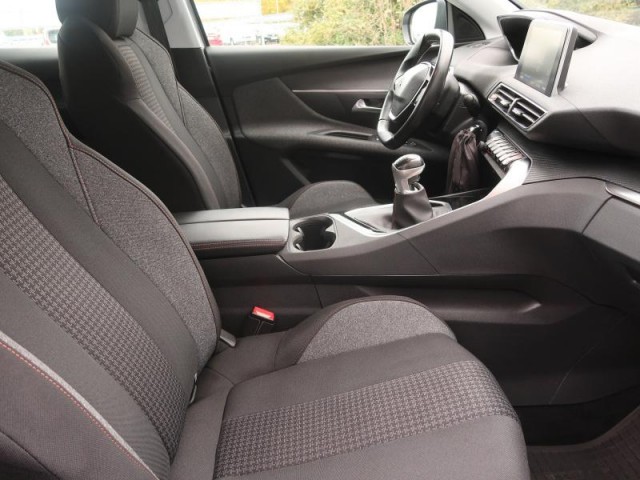 Peugeot 3008  1.5 BlueHDi 