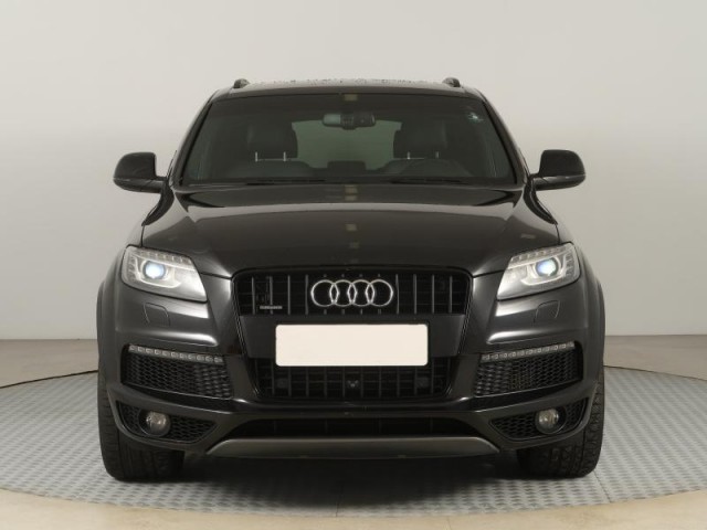 Audi Q7  3.0 TDI .