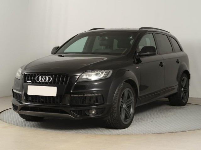 Audi Q7  3.0 TDI .