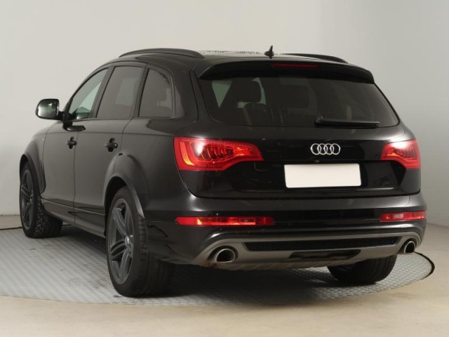 Audi Q7  3.0 TDI .