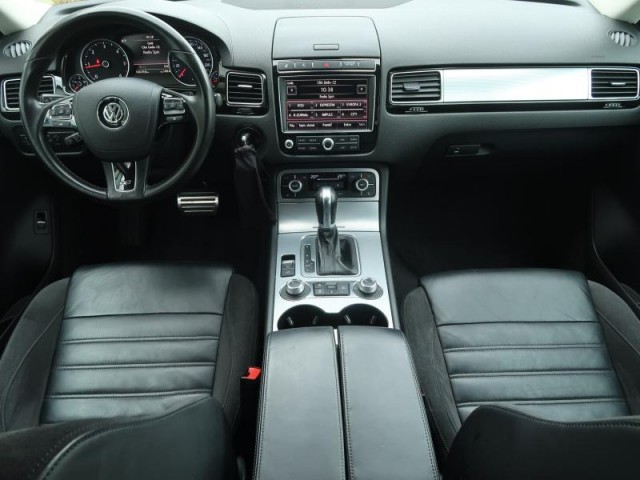 Volkswagen Touareg  3.0 TDI Business