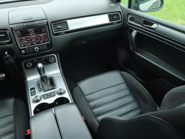 Volkswagen Touareg  3.0 TDI Business