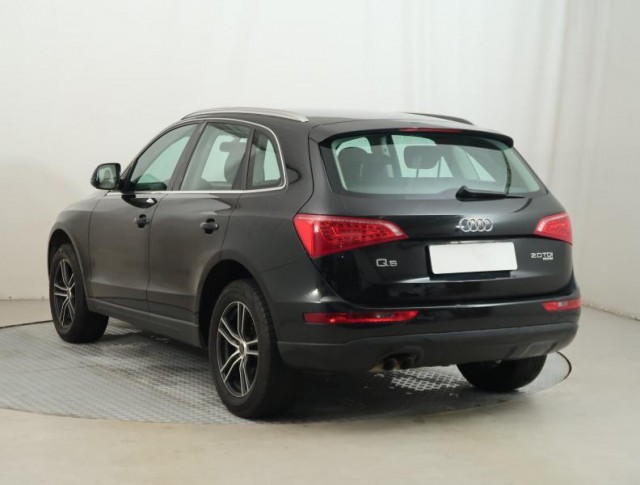 Audi Q5  2.0 TDI basis