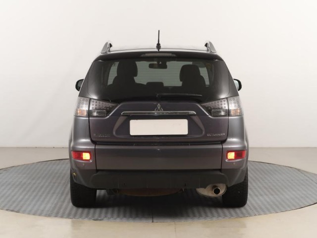 Mitsubishi Outlander  2.4 MIVEC 