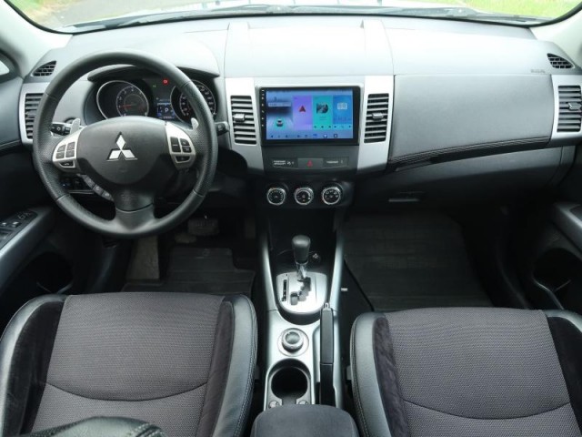 Mitsubishi Outlander  2.4 MIVEC 