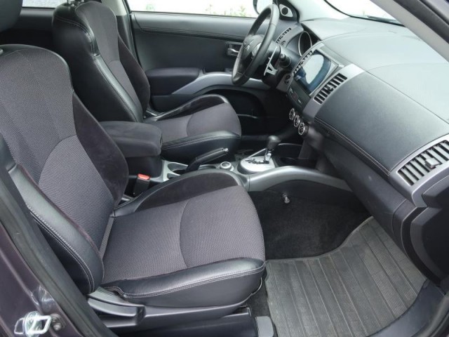 Mitsubishi Outlander  2.4 MIVEC 