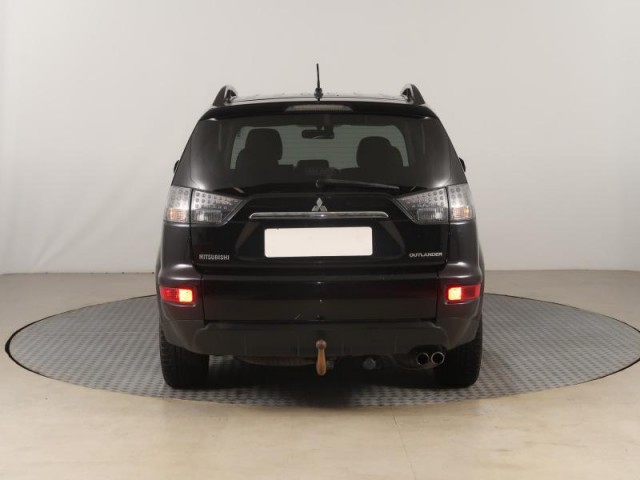Mitsubishi Outlander  2.2 DI-D Instyle