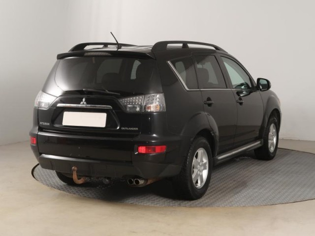 Mitsubishi Outlander  2.2 DI-D Instyle
