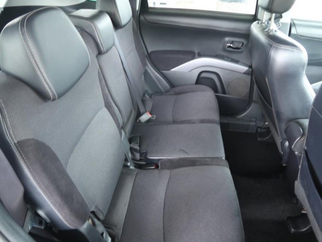 Mitsubishi Outlander  2.2 DI-D Instyle