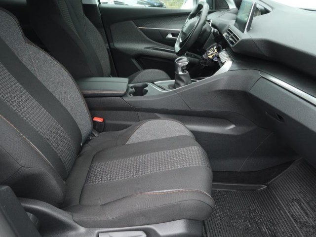 Peugeot 3008  1.5 BlueHDi Active