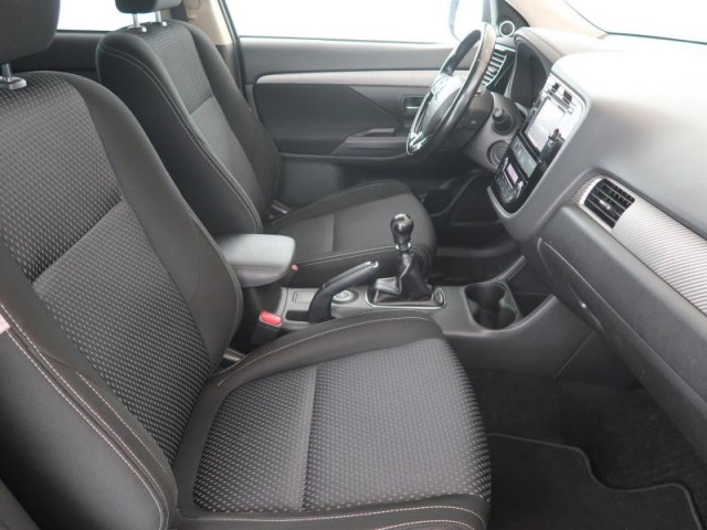 Mitsubishi Outlander  2.2 DI-D 