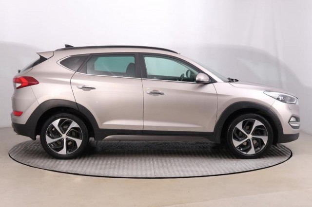 Hyundai Tucson  2.0 CRDi 