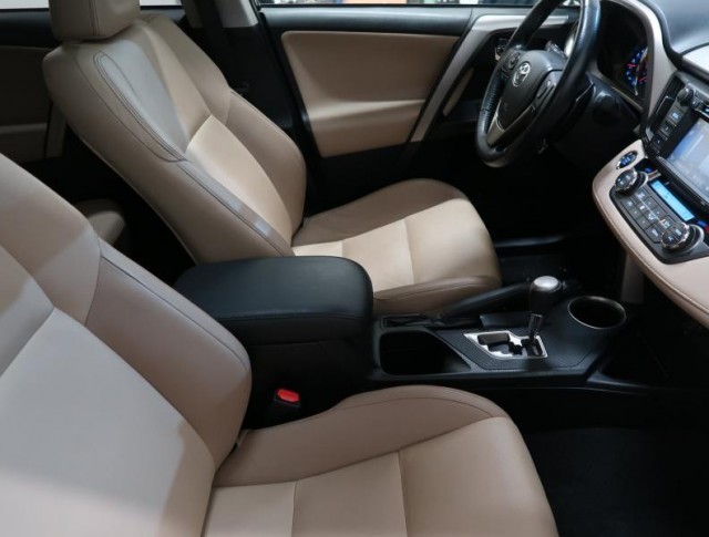 Toyota RAV 4  2.2 D-4D Style