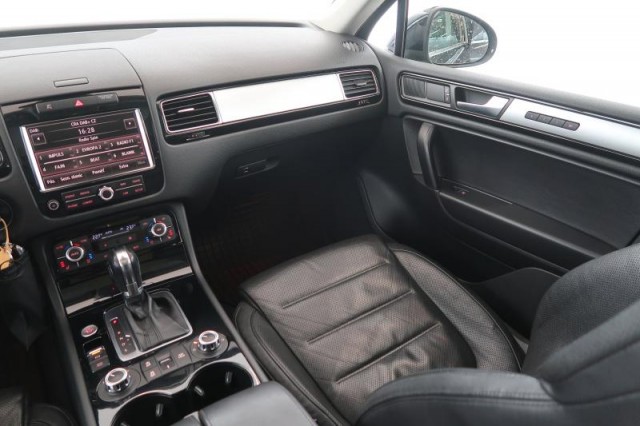 Volkswagen Touareg  3.0 TDI R-Line