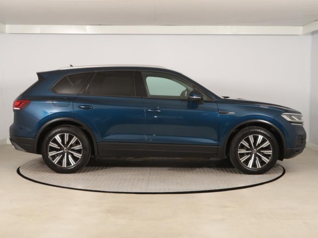 Volkswagen Touareg  3.0 TDI 