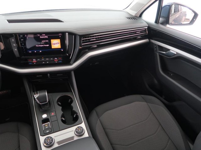 Volkswagen Touareg  3.0 TDI 