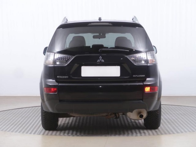 Mitsubishi Outlander  2.4 MIVEC Intense
