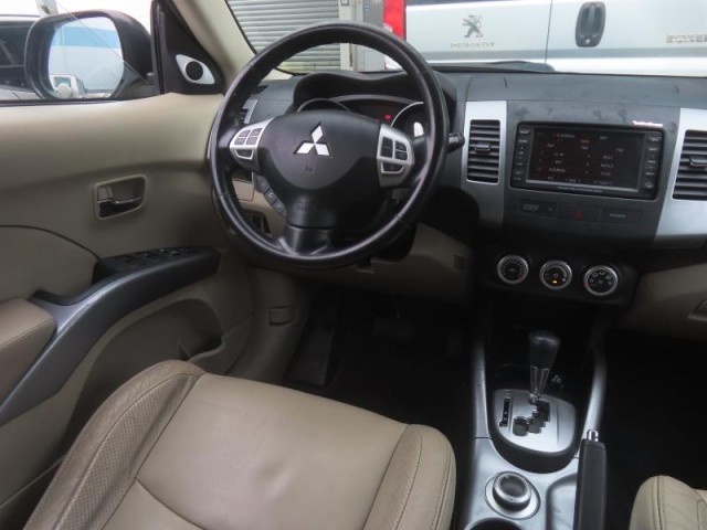Mitsubishi Outlander  2.4 MIVEC Intense