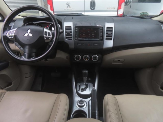 Mitsubishi Outlander  2.4 MIVEC Intense