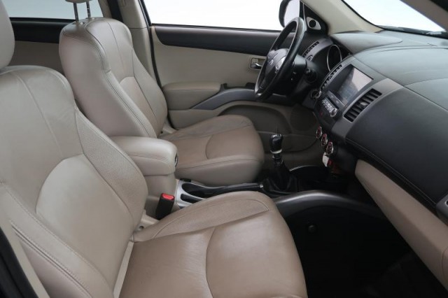 Mitsubishi Outlander  2.2 DI-D 